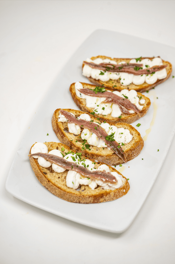 BRUSCHETTA DEL MARINAIO (ICCIUGHE E RICOTTA)